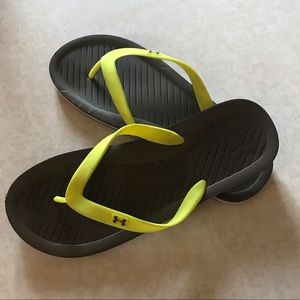 Under Armour gray and neon yellow flip flops sz11